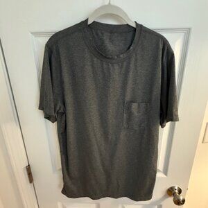 Vuori T- Shirt Short Sleeve Gray Pocket T Shirt Stretch size Medium
